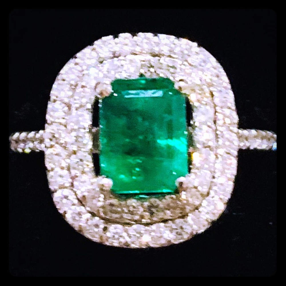 18K White Gold 2.60ctw Emerald and Diamond Ring